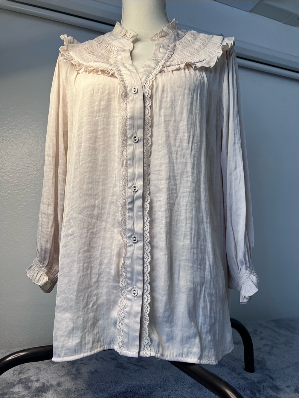 Democracy Off White Ruffle Lace Trim Button Front Blouse Size L